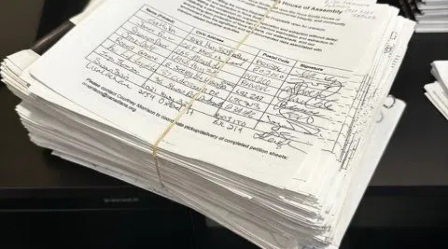 7,000 Nova Scotians petition government to reinstate uranium ban