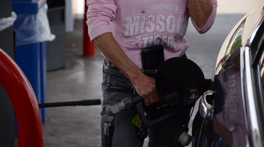 Gas prices fall again in N.S.