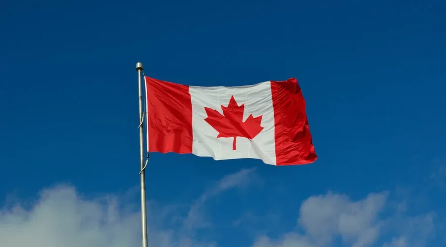 Kingsbury, Thompson named Canada’s flag bearers