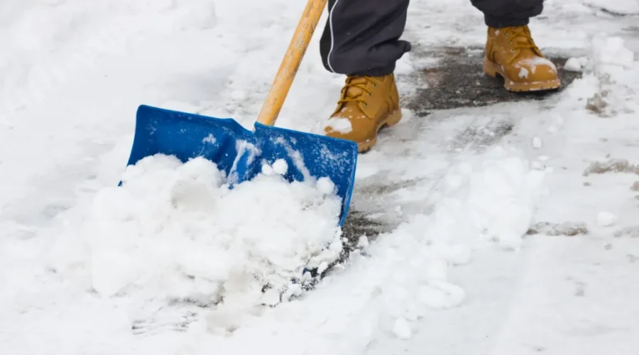 Smart and Safe Shoveling Tips for Storm Days