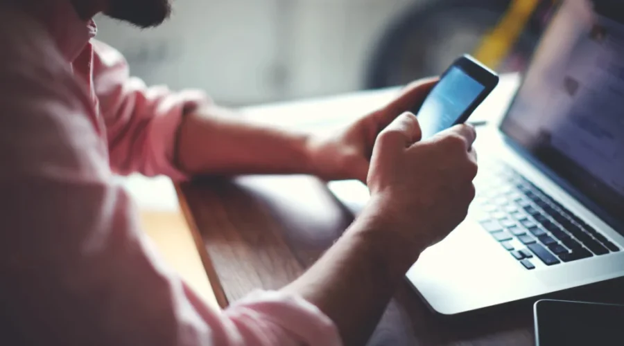 Finding Internet and cellphone services availability across Canada