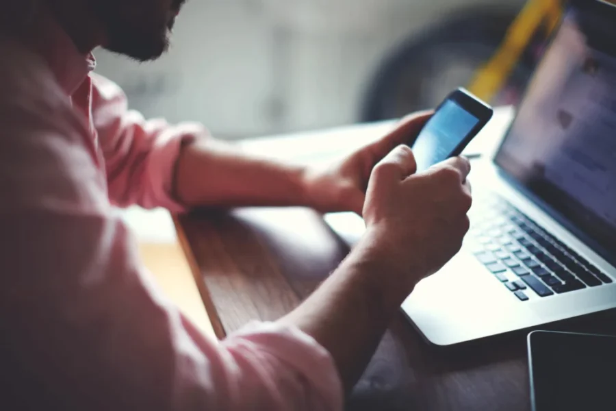 Finding Internet and cellphone services availability across Canada