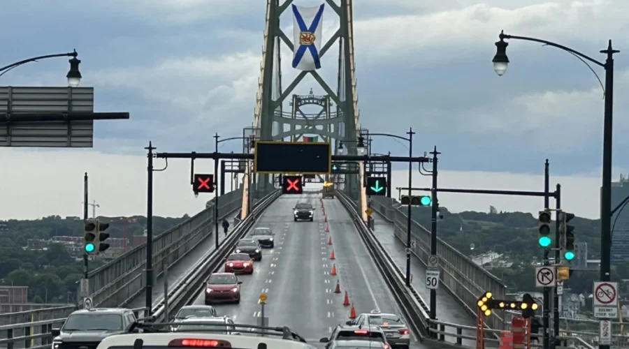 Digital signs provide real-time info for Halifax bridges