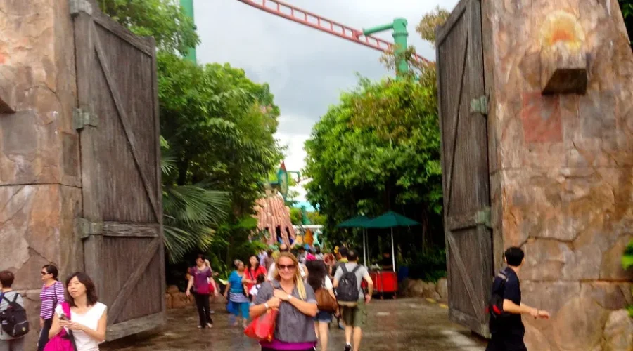 Would You Want To See Real Life Dinosaurs??