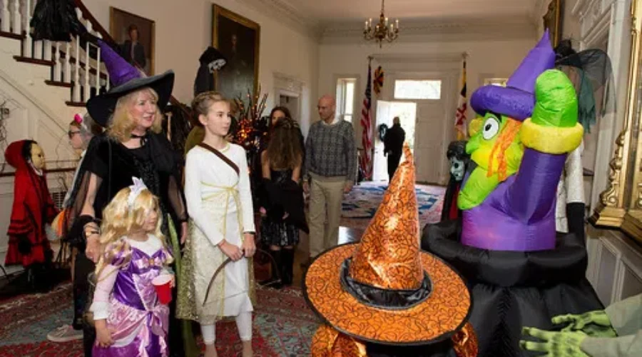 Spooky Snacks And Scary Movies – Halloween Party Ideas