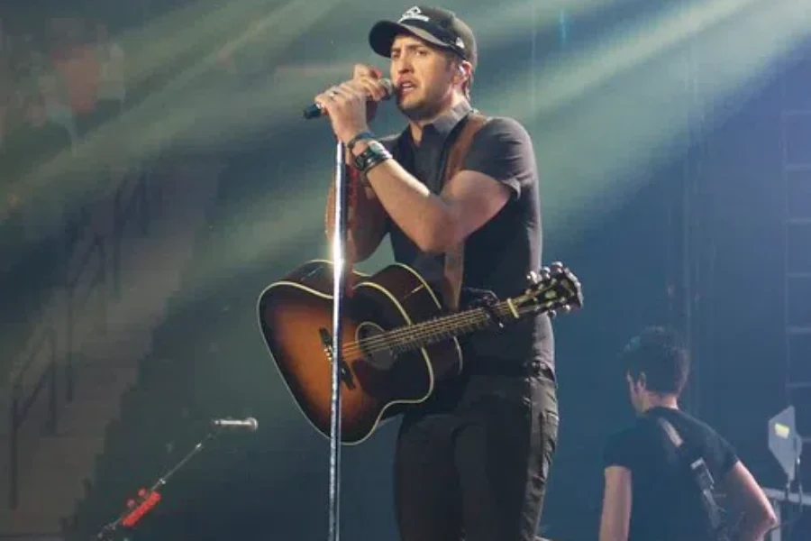 WATCH: Luke Bryan Shares A Preview Of His “Born Here Live Here Die Here’ Deluxe Album During A Livestream Performance!!
