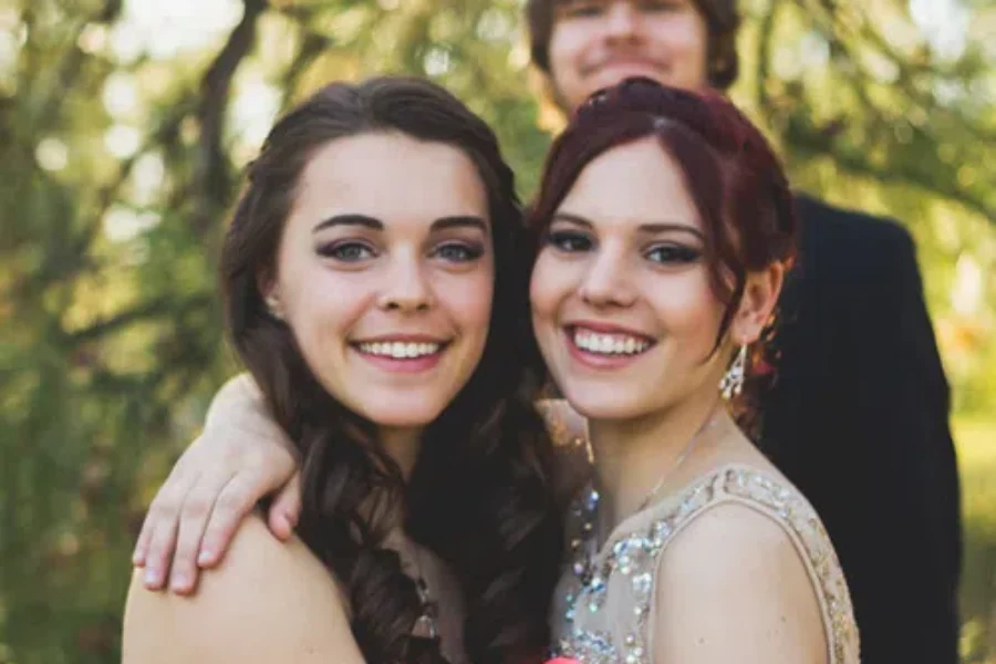 Will The “Photobomb” Pose Be Part Of The ‘New Normal’??
