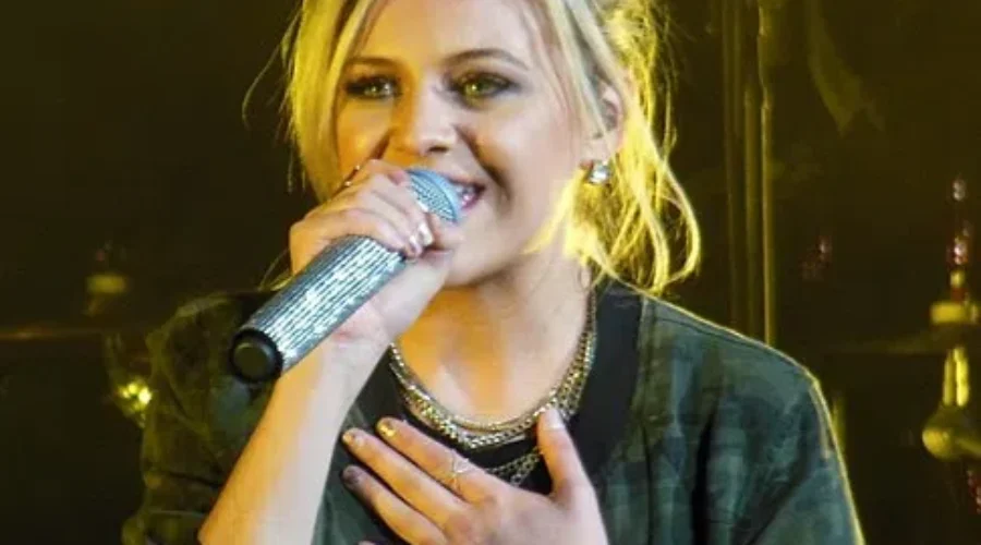 WATCH: Kelsea Ballerini And Halsey, Team Up for CMT Crossroads.