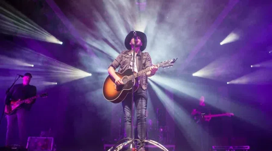 Enter To With A Virtual House Party With Brett Kissel And 10 Of Your Friends, All Thanks To Air Miles