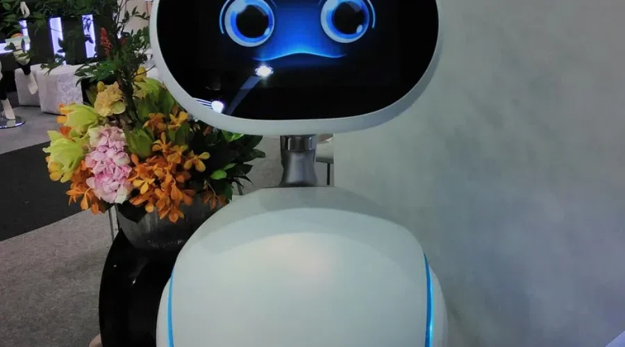 Unique Tech Revealed At CES 2021 Includes Wine Pouring Robot, A Headless Cat and More!