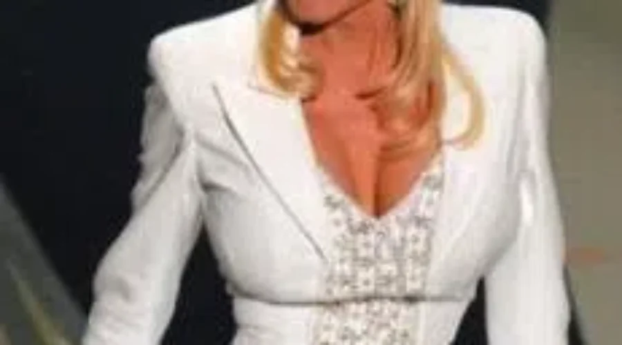 Dolly Parton’s Viral Meme Challenge!