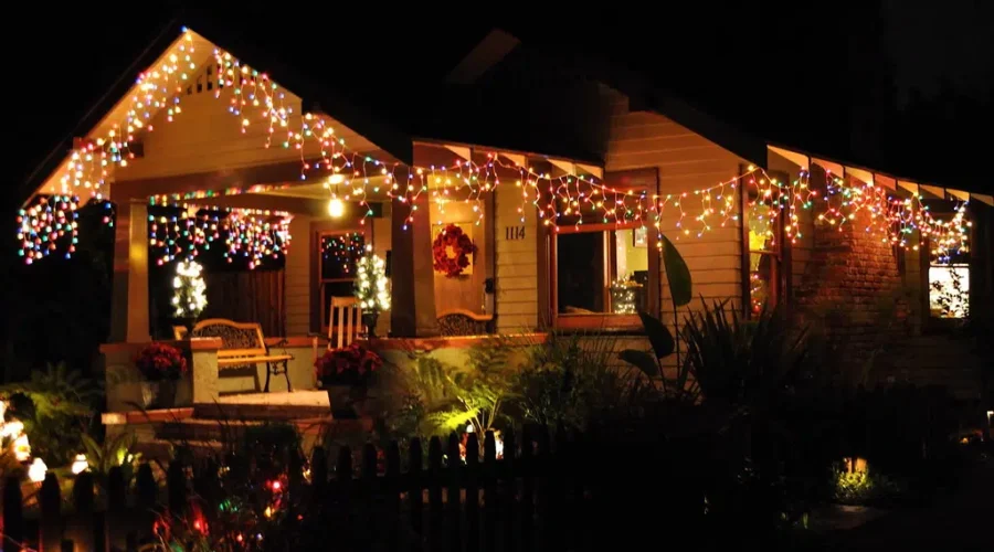 Christmas Decorations, You Will Have To Work Hard This To Beat This Entertaining Home