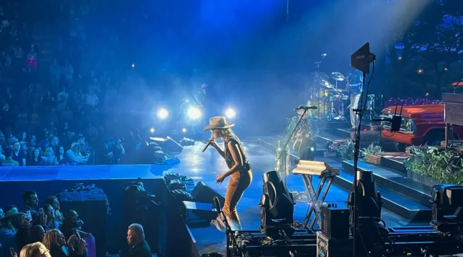 Lainey Wilson is going to be in the new movie “Reminders of Him”!! Watch the Trailer Now!!