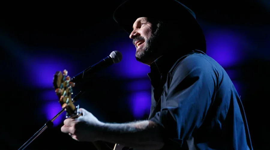 Garth and Trisha Live. A Holiday Concert Event, Will Air This Weekend.