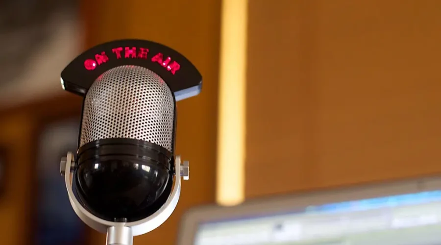 LISTEN – A Chat With Carroll Baker, A New Award AND A Great Weekend Planned