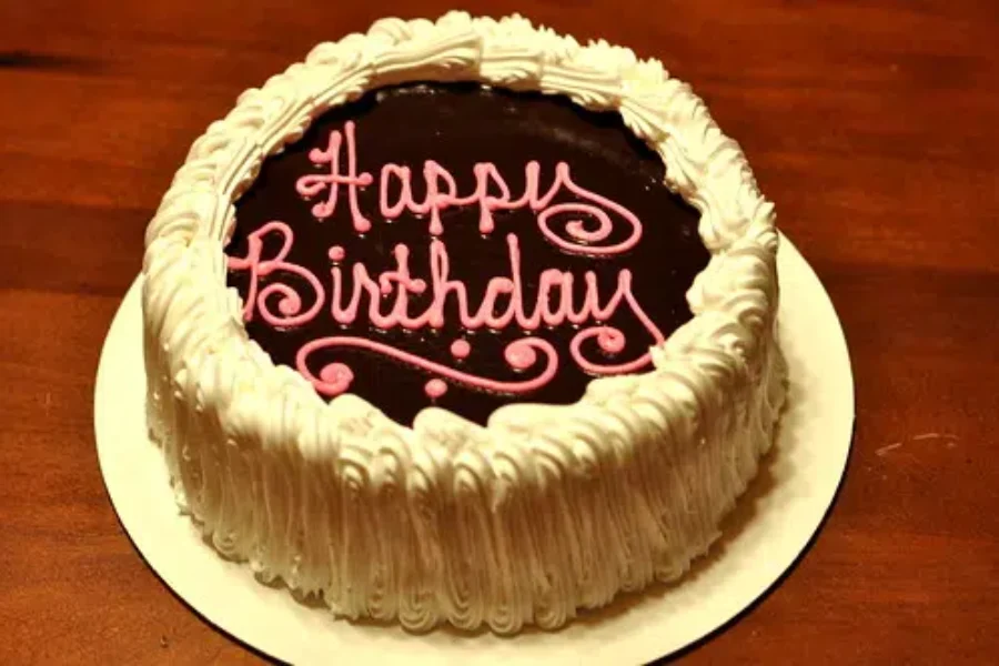 Sending Someone You Love A Birthday Card? Why Not A Birthday Card Cake!! This Is So Cool!!!