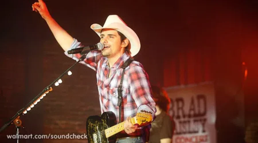 Brad Paisley Steps Up His Game…Giving Fans A Full Band Concert On His Socials!
