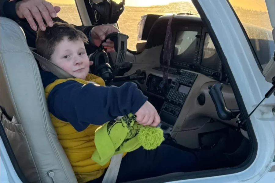 Pilot Dimitri Neonakis makes a dream come true for an 8 year old