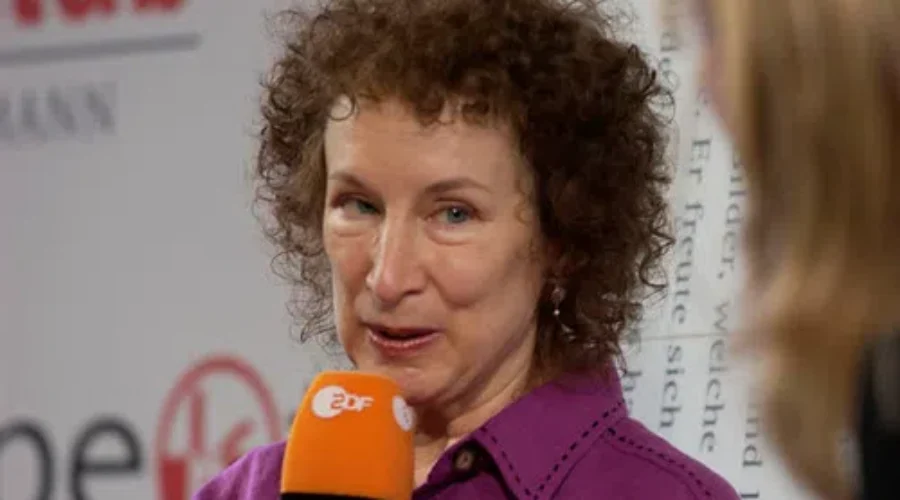 Live QandA’s With Top Canadian Authors, Like Margaret Atwood. All Thanks to Indigo.