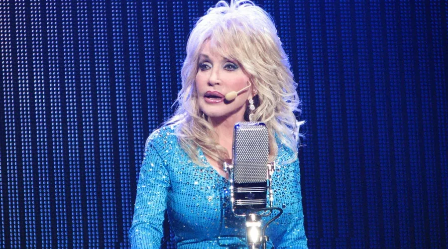 WATCH: Dolly Parton Donated 1 Million Dollars Towards Covid-19 Research And She Just Received Her Covid-19 Shot