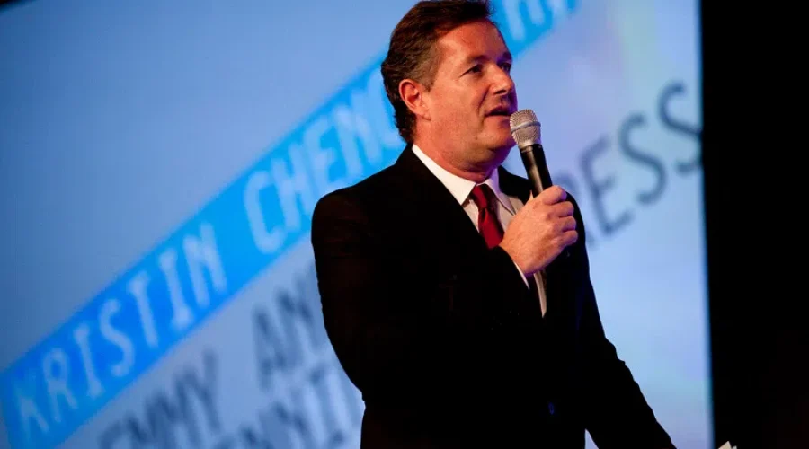 Is Piers Morgan The Bird Lady From Home Alone 2??