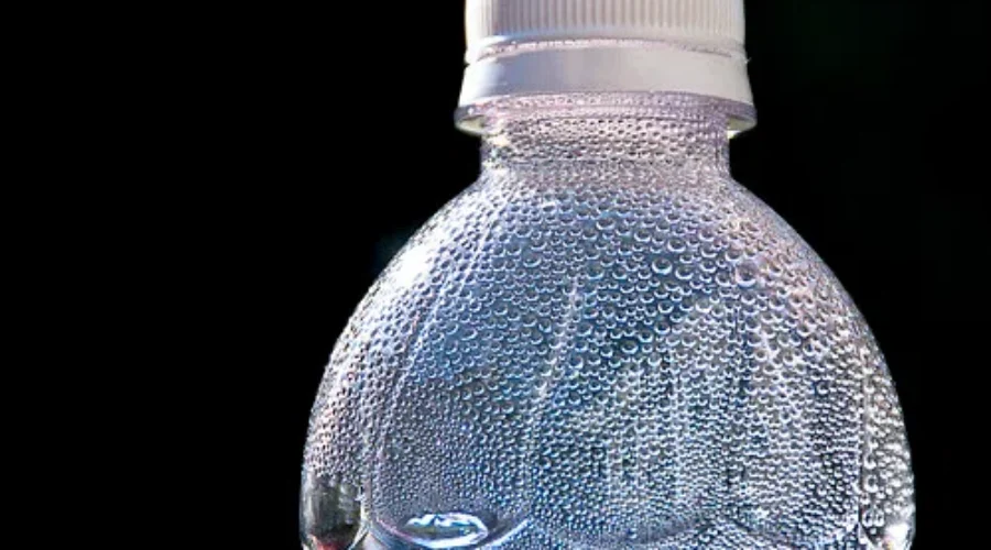 WATCH: Blake Shelton And the #BottleCapChallenge