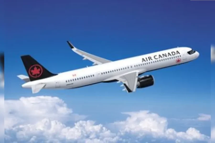 2 pilots dead after Air Canada flight crashes in New York