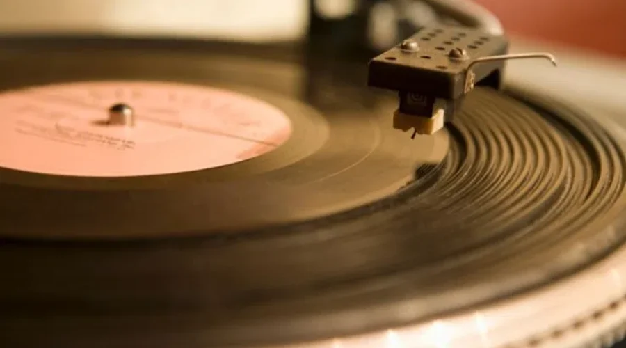 LISTEN: Does a Sped-up Dolly Parton sound like Hozier? You be the Judge!