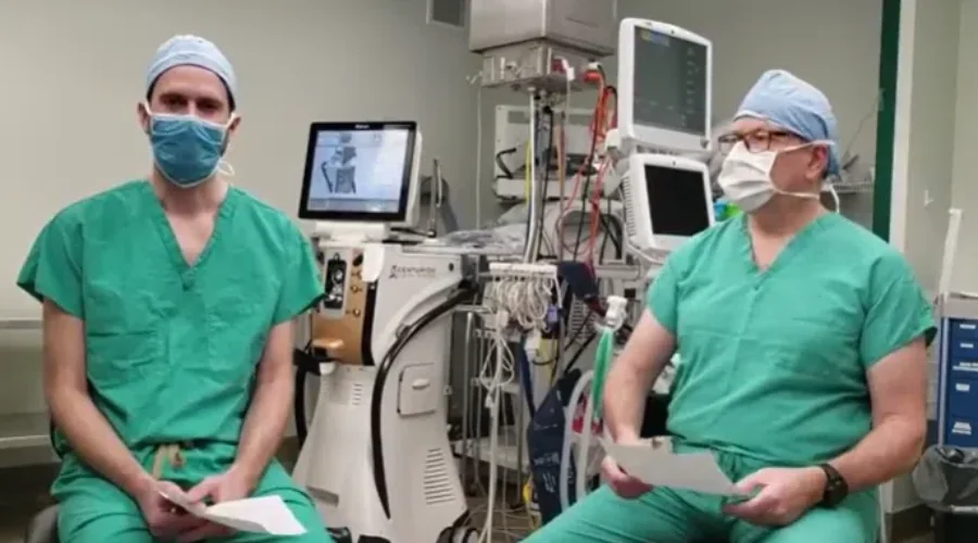 Dr. Mann Interviews Dr. Alex About A New Ophthalmic Microscope