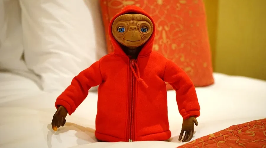 WATCH: ET Returns To Reconnect For The Holidays