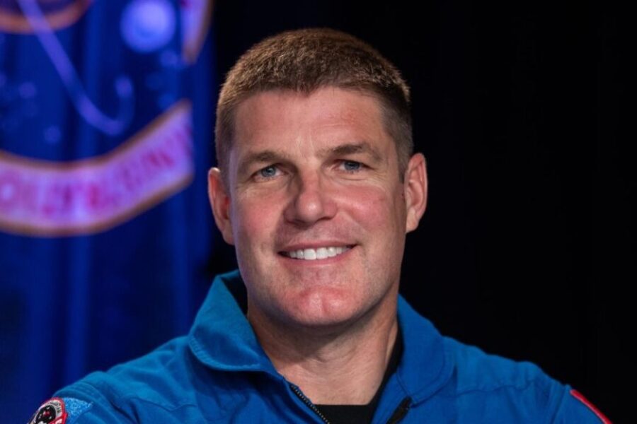 Artemis II returns to Canada for first time since trip around moon